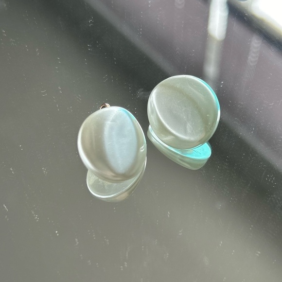 Antique Pearly White Clip-on Earrings - Picture 2 of 10